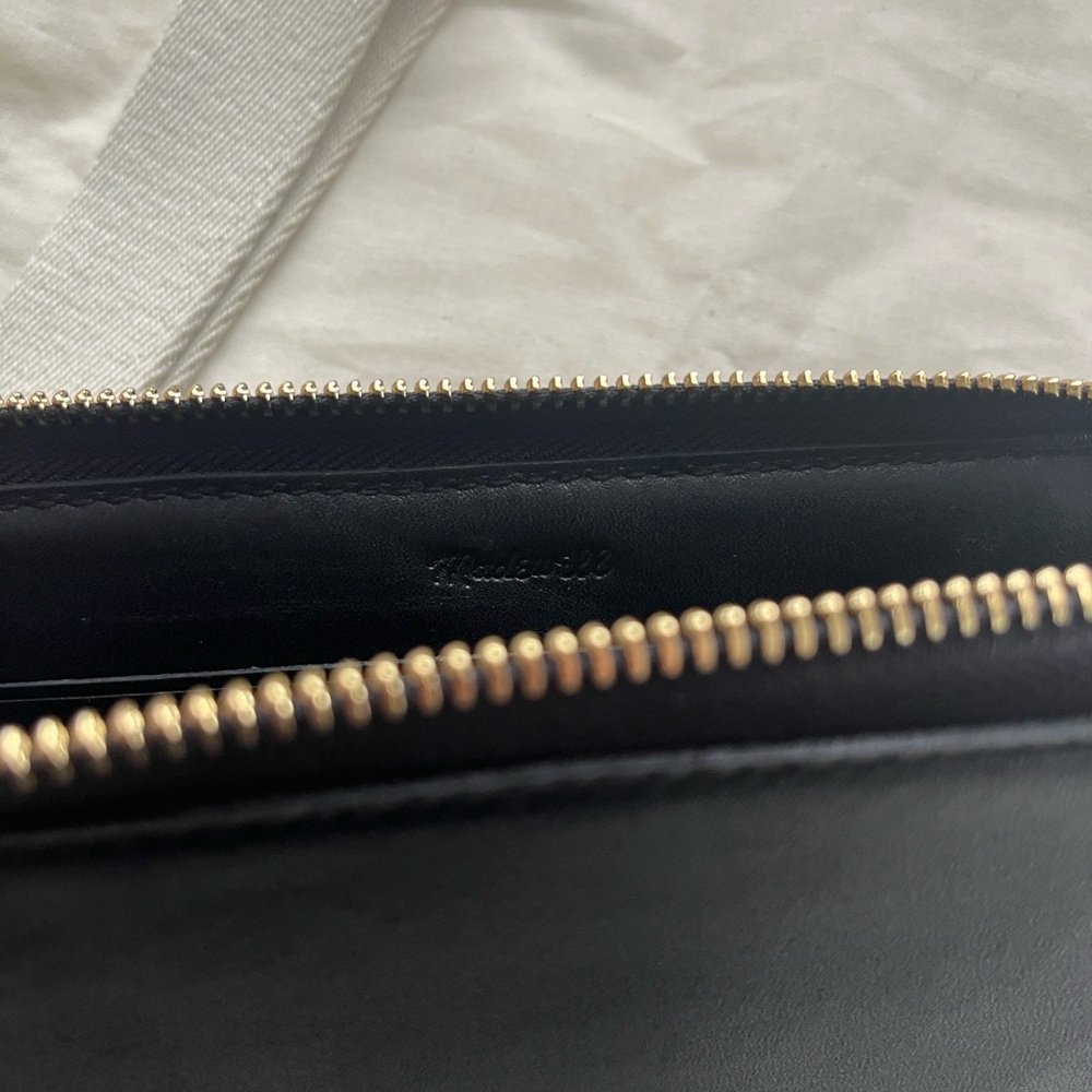 Madewell Essential Zip Clutch retails $88 - Picture 4 of 8